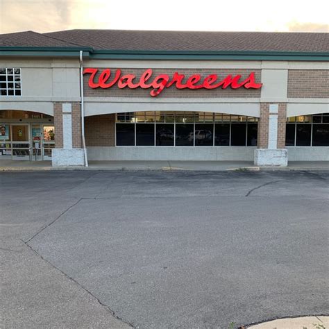 walgreens pewaukee wi